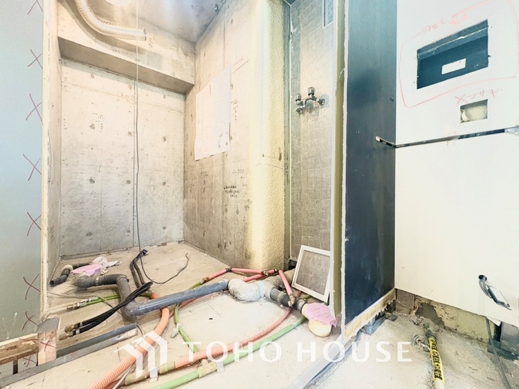 風呂 ◆浴室◆の温もりを感じ、ふわりと寄り添う太陽の妖精たちが自然と僕達を微睡ませる。うとうとしたい訳ではないがそんな時間が嫌いじゃない自分がここにいる。