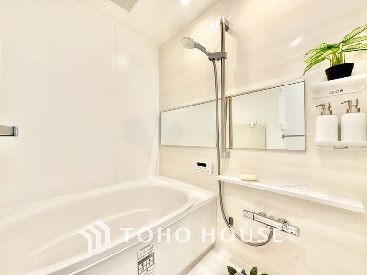 風呂 ◆浴室◆の温もりを感じ、ふわりと寄り添う太陽の妖精たちが自然と僕達を微睡ませる。うとうとしたい訳ではないがそんな時間が嫌いじゃない自分がここにいる。