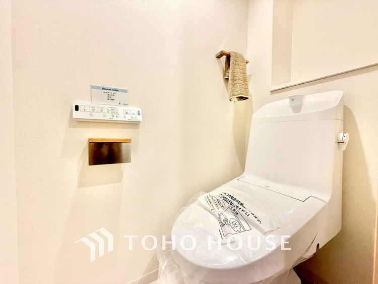 トイレ ◆トイレ◆トイレも全て新品に交換されており、清々しく新生活を始めることができます。白基調の清潔感のある空間に生まれ変わりました。