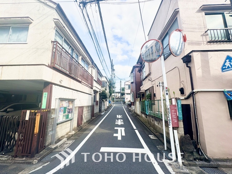 その他 【Green orchestra】◆緑の匂いに誘われて◆目を閉じれば深緑の香り。五感を研ぎ澄まし、日々の疲れを心から癒してくれる。深呼吸するほどに爽やかな薫りたち込める新緑にそと微笑む私達。