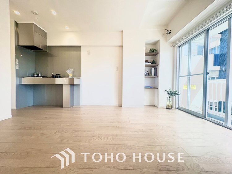 内装 【LIVING】◆煌びやか◆愛おしい家族との団欒の時間をより一層幸せなものに感じさせる煌びやかなLDK。輝かしい毎日が待っています。