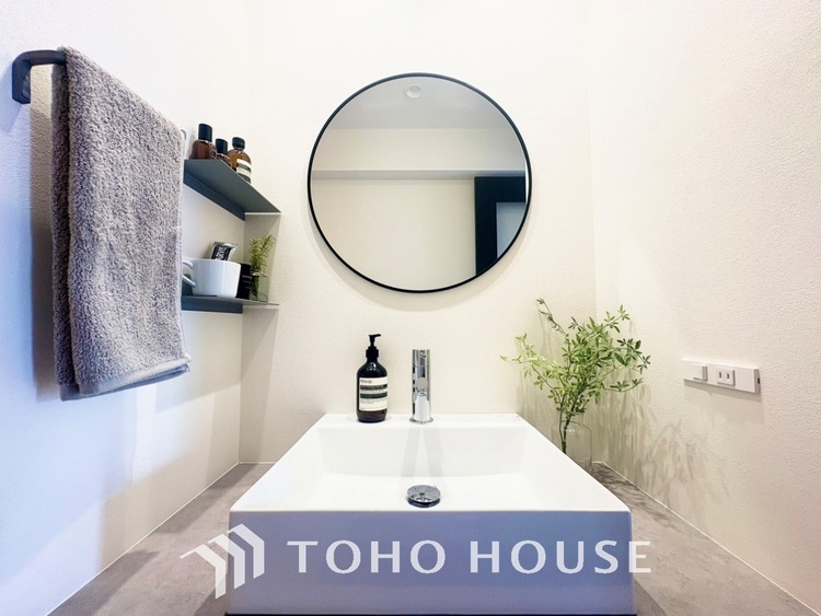 洗面 【WASHROOM】◆快適◆煌びやかな暮らしの中にも忘れたくない快適さ。大きな収納が助けてくれます。