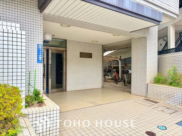 外観 【The beginning of everything】その邸が魅せる気品、重厚感、柔らかさ。それは訪れた人に安らぎを与える特別な空間。すべての始まりをここから。