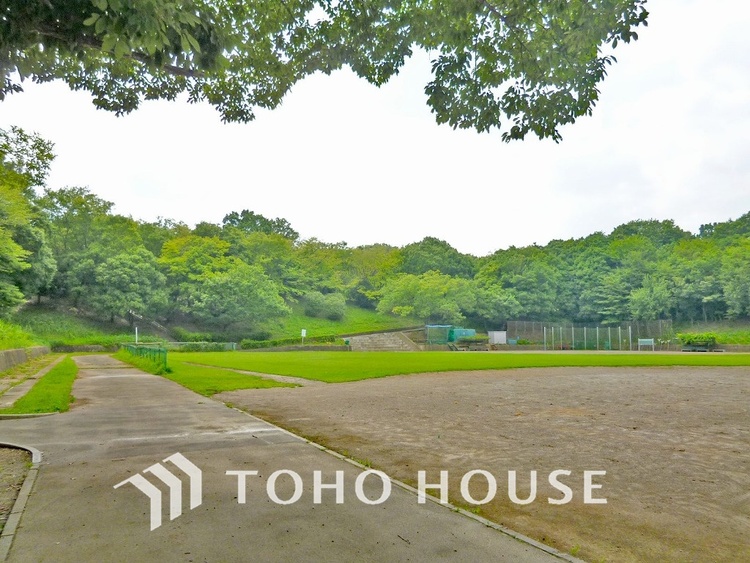 周辺 鴨志田公園　距離240m