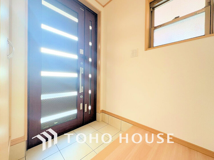 玄関 落ち着いた雰囲気の玄関、家族の帰りを暖かく迎えてくれます