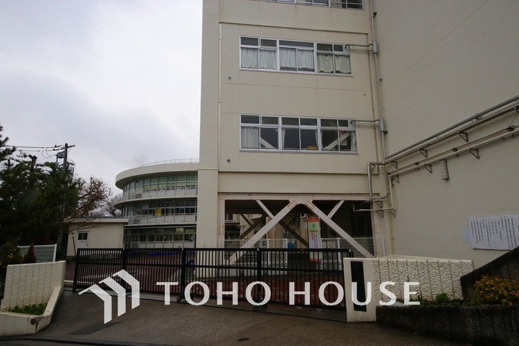 周辺 横浜市立蒔田小学校　距離700m