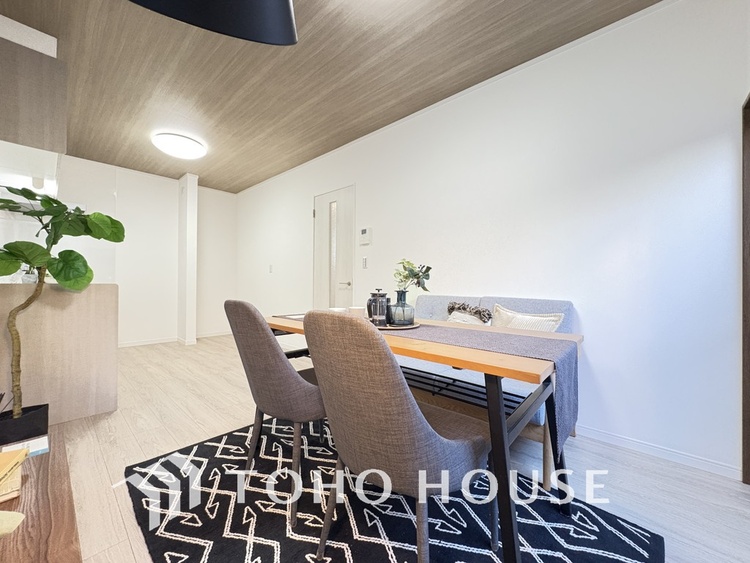 内装 上質な時間を育む暮らしのメインステージ。寛ぎとコミュニケーションを育む居心地のよい場所