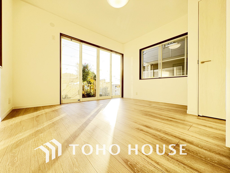 内装 採光もある洋室は、くつろぎのひと時を過ごすのにぴったり