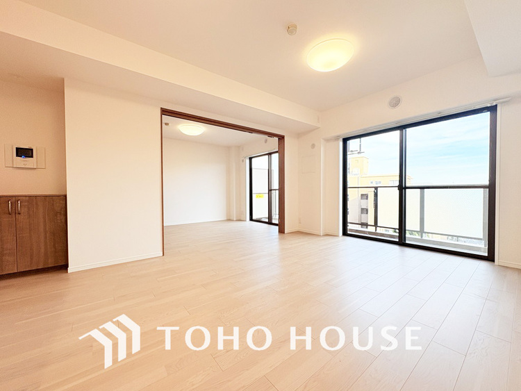 内装 広がりのある住空間、家族が集まるリビング・ダイニング