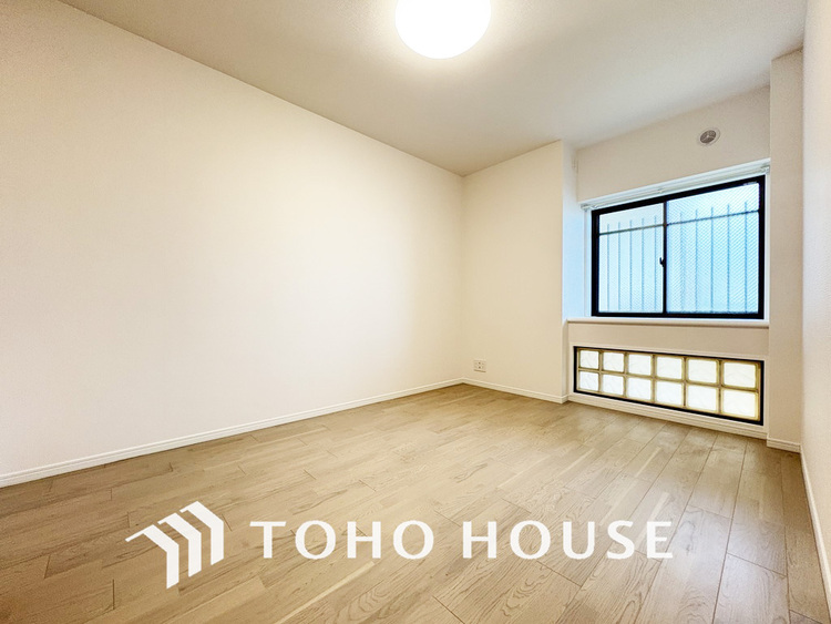 内装 採光もある洋室は、くつろぎのひと時を過ごすのにぴったり