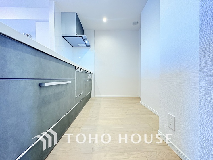 キッチン シンプルな部屋の雰囲気に溶け合うナチュラルキッチン