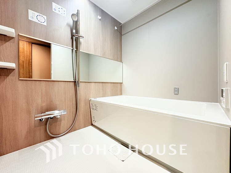 風呂 一日の疲れを癒すバスルームは、心地よいリラックスを叶える清潔感溢れる空間