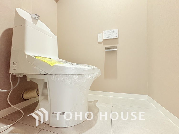 トイレ 清潔な洗浄機能付温水シャワートイレ