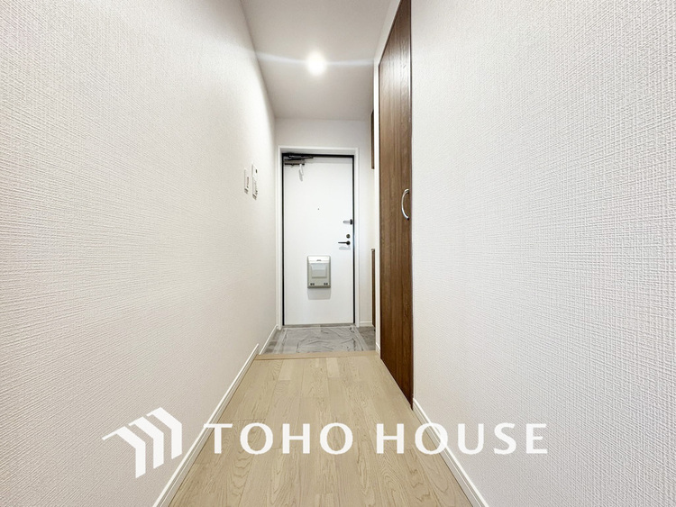 玄関 飾り過ぎないシンプルな内装の玄関