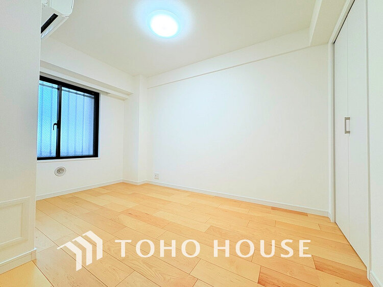 内装 採光もある洋室は、くつろぎのひと時を過ごすのにぴったり