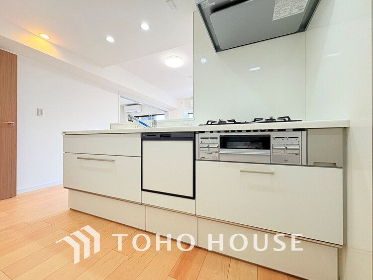 キッチン 落ち着きのあるカラーで統一された清潔感と気品が溢れるキッチン