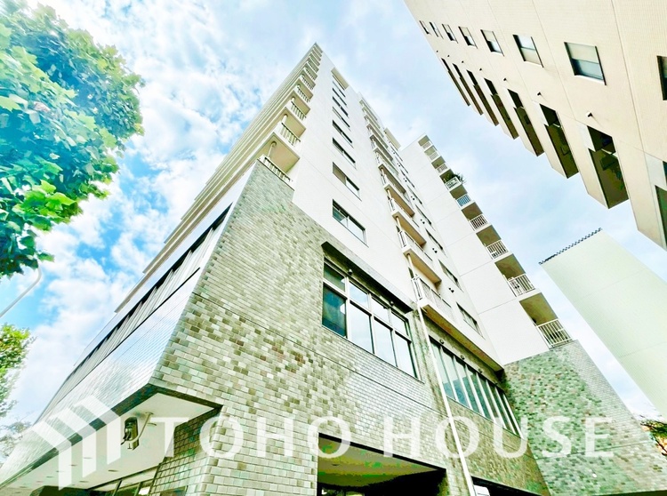 外観 漂う上質な空気感、マンションに入れば「おかえりなさい」と笑顔で迎えてくれるエントランス。最良の心配りを感じるマンションでした。