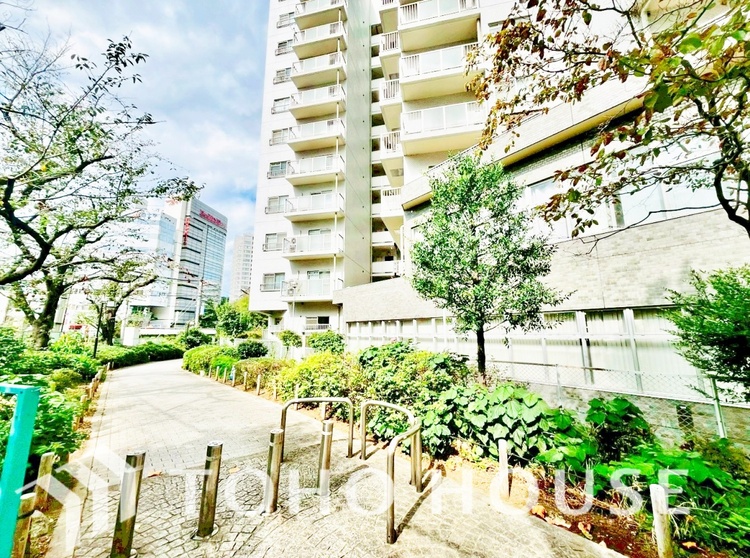 外観 副都心線「西早稲田駅」徒歩圏、山手線も利用可能。都内各所へのスムーズなアクセスが日常を支えます。