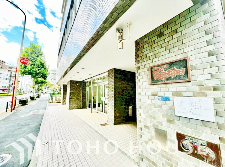 エントランス 西早稲田駅徒歩圏、都心アクセス良好。買物・教育施設も揃い、便利さと落ち着きが両立した暮らしを実現できます。