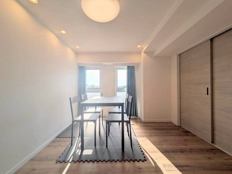 居間 シンプルな内装と偏り過ぎないデザインで統一しました。