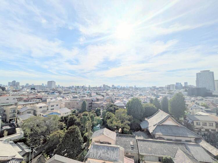 バルコニー 眺望や窓からの景色が良いと、家で過ごす時間も快適です。