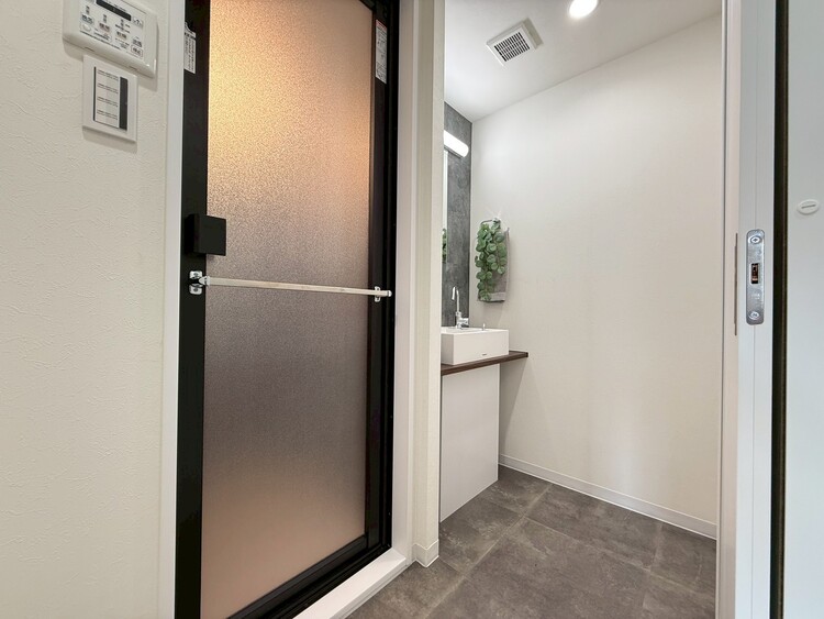 その他 十分な広さの脱衣所。