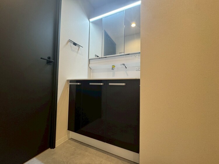 その他 清潔感を感じられる洗面化粧台。