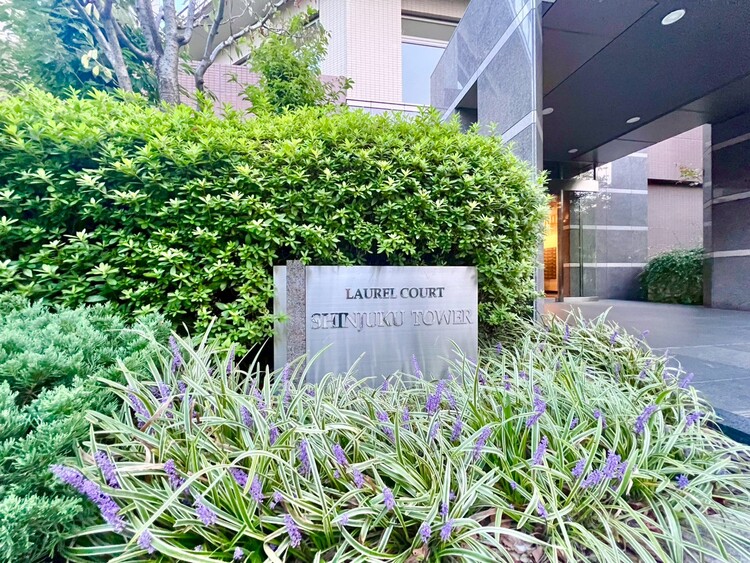 その他 【エンブレム】スタイリッシュなエンブレム。お洒落なマンションは入り口から。