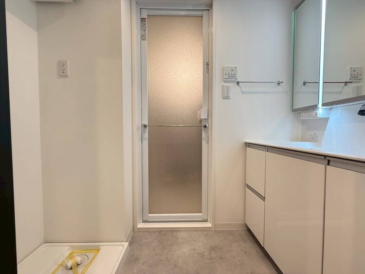 その他 十分な広さの脱衣所。