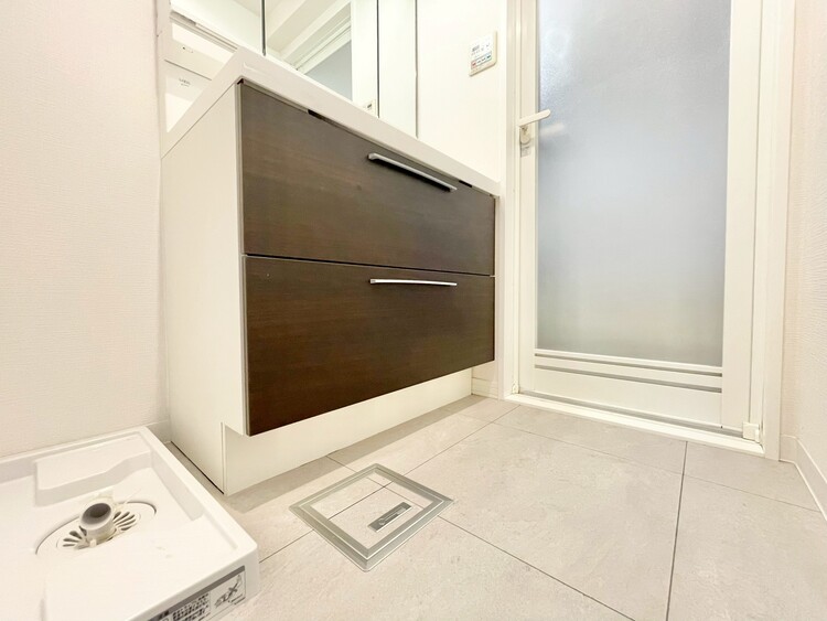 その他 十分な広さの脱衣所。