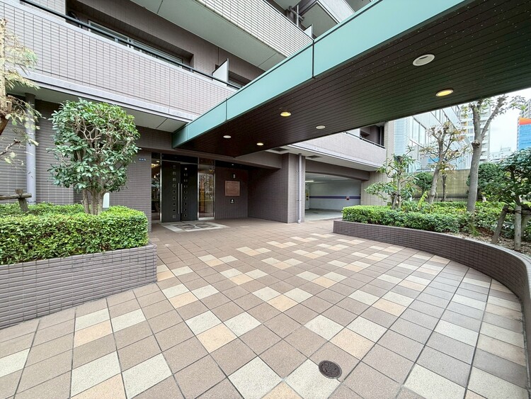 その他 上質感漂う玄関アプローチです。