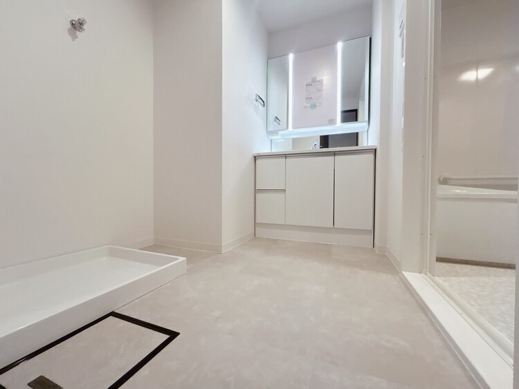 その他 十分な広さの脱衣所。