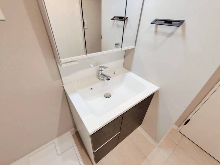 その他 清潔感を感じられる洗面化粧台。