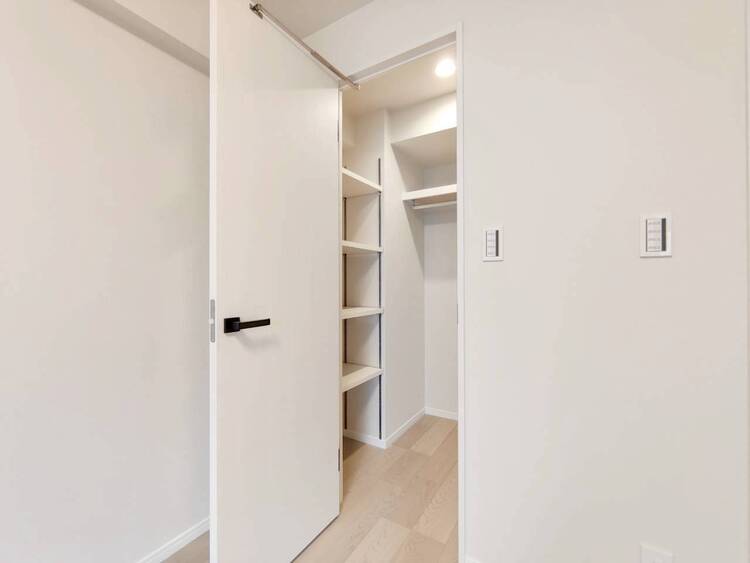 その他 収納スペースが付いていて、お部屋を広く使っていただけます。