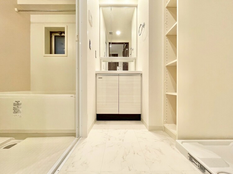 その他 十分な広さの脱衣所。