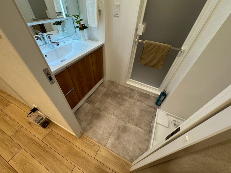 その他 十分な広さの脱衣所。