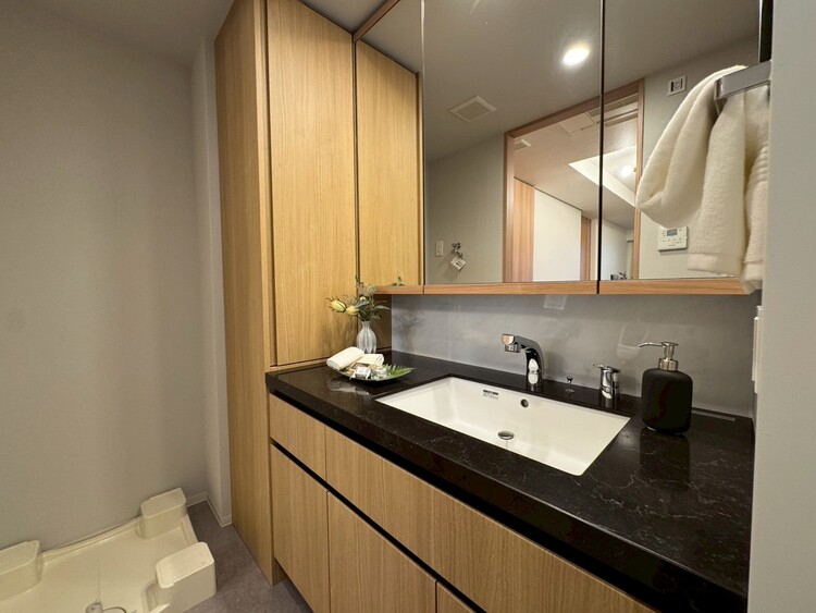 その他 清潔感を感じられる洗面化粧台。