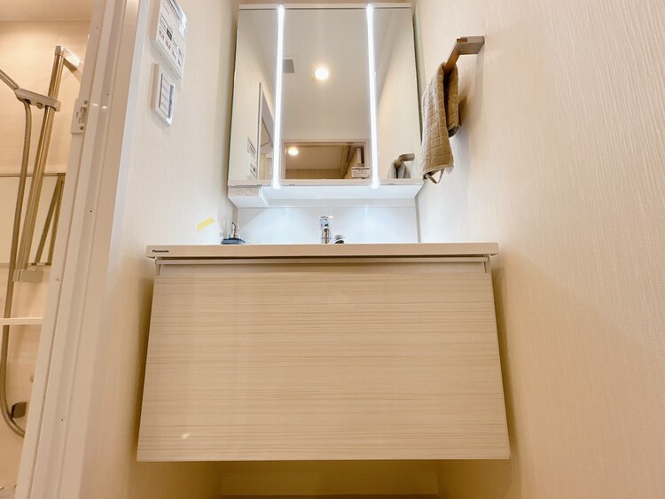 その他 清潔感を感じられる洗面化粧台。