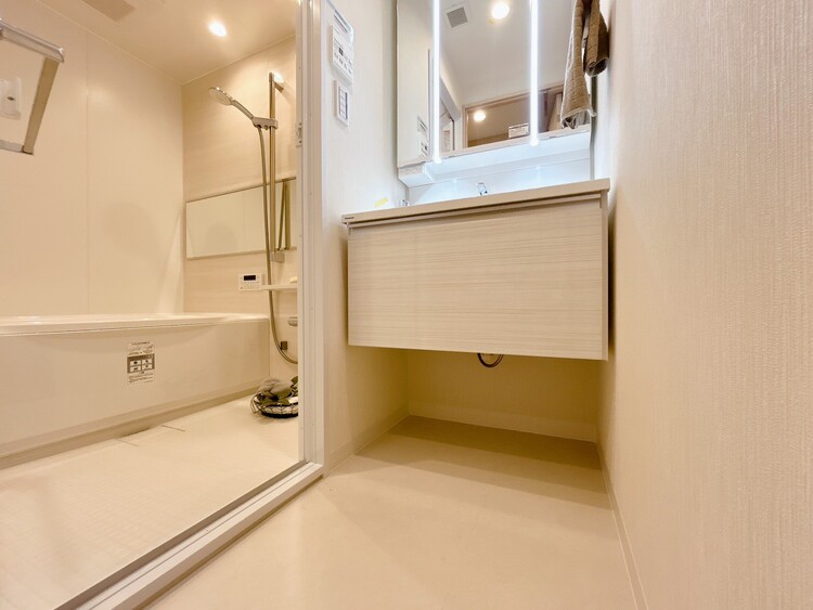 その他 十分な広さの脱衣所。