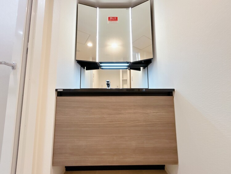 その他 清潔感を感じられる洗面化粧台。