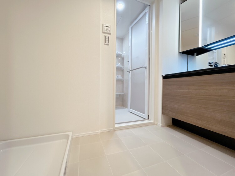 その他 十分な広さの脱衣所。