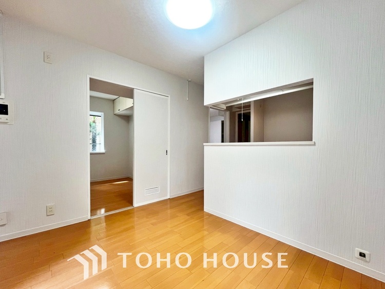 内装 【LIVING】◆眩い◆光が燦々と入り、家族の笑顔を照らす。「いつまでも続いて」と願う夢のような毎日がここにある。