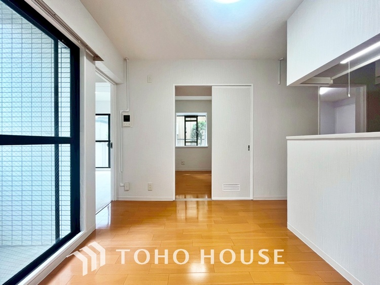 内装 【LIVING】◆陽光◆が差し込む。この開放的なLDKに家族の笑顔が集う。家族が一緒に過ごす空間は明るく、そして居心地よく。