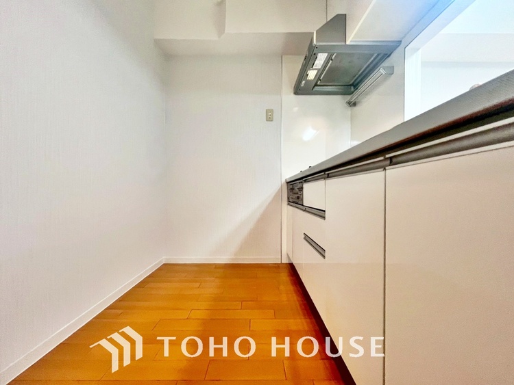 キッチン 【KITCHEN】◆ワクワク◆開放的で機能性も高いシステムキッチン。お子様は毎日のご飯にワクワク！