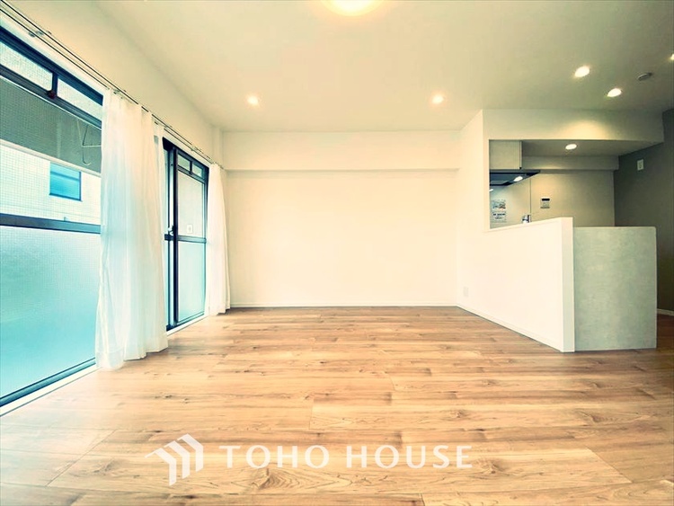 内装 【LIVING】◆眩い◆光が燦々と入り、家族の笑顔を照らす。「いつまでも続いて」と願う夢のような毎日がここにある。