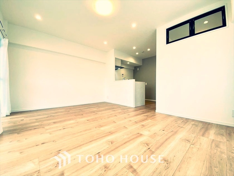 内装 【LIVING】◆陽光◆が差し込む。この開放的なLDKに家族の笑顔が集う。家族が一緒に過ごす空間は明るく、そして居心地よく。