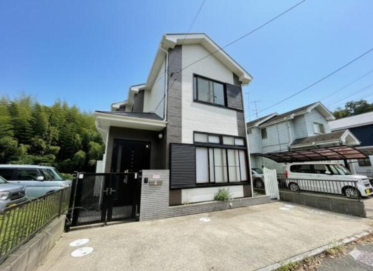 外観 太陽光発電システム搭載のオール電化住宅！全室南向きで陽光をたっぷり受け止めます！