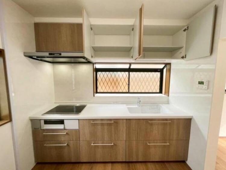 キッチン 広々としたシステムキッチンは、作業スペースがしっかりあり毎日のお料理が快適！