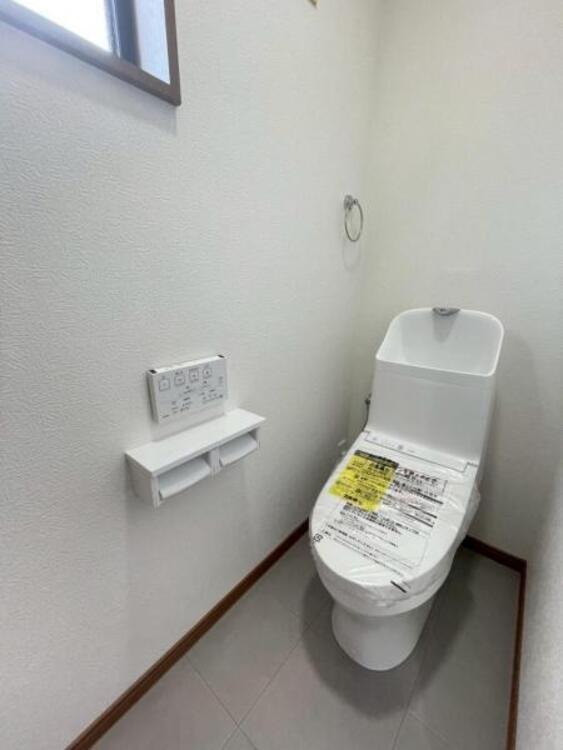 トイレ 2階トイレもパネル操作のウォシュレットトイレで快適 