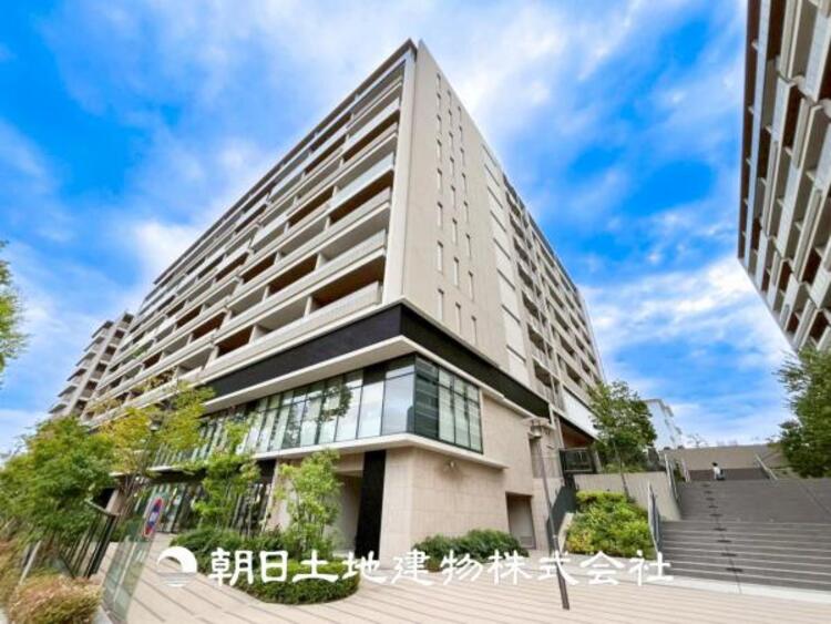 その他 【外観写真】表現された空間はたくさんの光を浴び、風を感じ、暮らしの時間を豊かにしてくれます。デザインされた空間と競い合うかのような充実した建物と共に大切な家族の思い出を刻んでいきます。